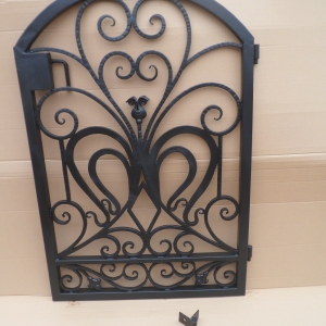 China Luxury Design Wrought Iron Gate Aluminum Driveway Gate 