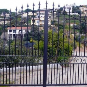China Garden Powder Coated Wrought Iron Gate and Fence Luxury Decorative Swing Gatespromote Sales