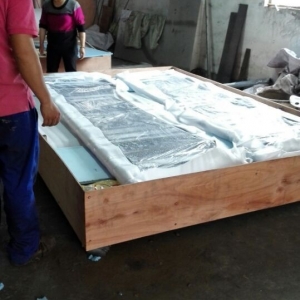 Hench iron door wood creat packing 